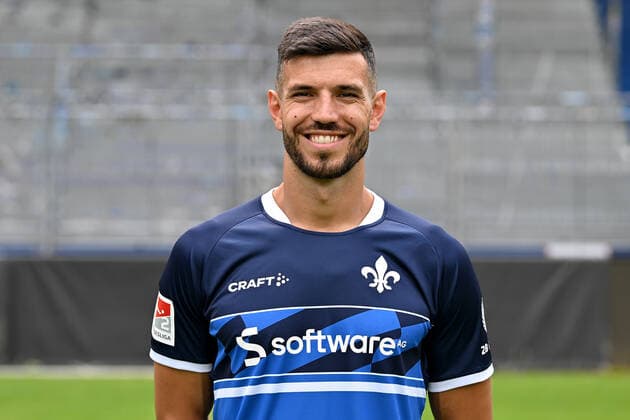 29.06.2022, xfux, Fussball 2.Bundesliga, SV Darmstadt 98 Fototermin Porträttermin 2022 23 xptt, emonline, emspor, v.l. Klaus Gjasula, SV Darmstadt 98, 2.BL, Porträttermin 2022 2023 (DFL DFB REGULATIONS PROHIBIT ANY USE OF PHOTOGRAPHS as IMAGE SEQUENCES and or QUASI-VIDEO) Darmstadt