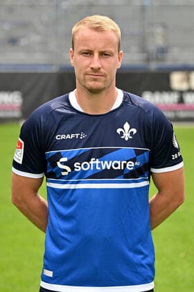 29.06.2022, xfux, Fussball 2.Bundesliga, SV Darmstadt 98 Fototermin Porträttermin 2022 23 xptt, emonline, emspor, v.l. Fabian Holland, SV Darmstadt 98, 2.BL, Porträttermin 2022 2023 (DFL DFB REGULATIONS PROHIBIT ANY USE OF PHOTOGRAPHS as IMAGE SEQUENCES and or QUASI-VIDEO) Darmstadt