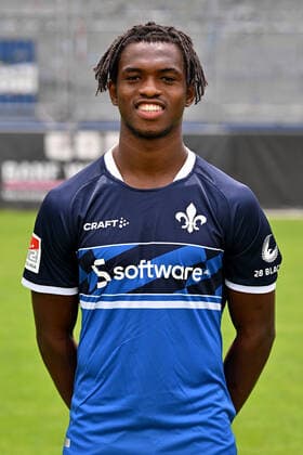 29.06.2022, xfux, Fussball 2.Bundesliga, SV Darmstadt 98 Fototermin Porträttermin 2022 23 xptt, emonline, emspor, v.l. John Peter Sesay, SV Darmstadt 98, 2.BL, Porträttermin 2022 2023 (DFL DFB REGULATIONS PROHIBIT ANY USE OF PHOTOGRAPHS as IMAGE SEQUENCES and or QUASI-VIDEO) Darmstadt