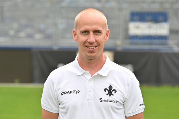 29.06.2022, xfux, Fussball 2.Bundesliga, SV Darmstadt 98 Fototermin Porträttermin 2022 23 xptt, emonline, emspor, v.l. Physiotherapeut Sebastian Pommer, SV Darmstadt 98, 2.BL, Porträttermin 2022 2023 (DFL DFB REGULATIONS PROHIBIT ANY USE OF PHOTOGRAPHS as IMAGE SEQUENCES and or QUASI-VIDEO) Darmstadt