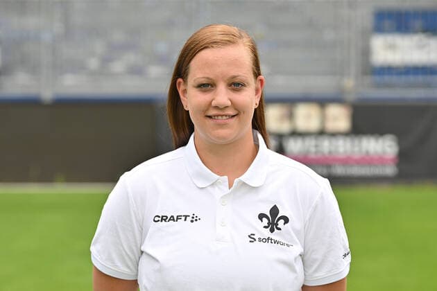 29.06.2022, xfux, Fussball 2.Bundesliga, SV Darmstadt 98 Fototermin Porträttermin 2022 23 xptt, emonline, emspor, v.l. Physiotherapeutin Katrin Herbig, SV Darmstadt 98, 2.BL, Porträttermin 2022 2023 (DFL DFB REGULATIONS PROHIBIT ANY USE OF PHOTOGRAPHS as IMAGE SEQUENCES and or QUASI-VIDEO) Darmstadt