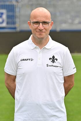 29.06.2022, xfux, Fussball 2.Bundesliga, SV Darmstadt 98 Fototermin Porträttermin 2022 23 xptt, emonline, emspor, v.l. Mannschaftsarzt Dr. Alexander Lesch, SV Darmstadt 98, 2.BL, Porträttermin 2022 2023 (DFL DFB REGULATIONS PROHIBIT ANY USE OF PHOTOGRAPHS as IMAGE SEQUENCES and or QUASI-VIDEO) Darmstadt