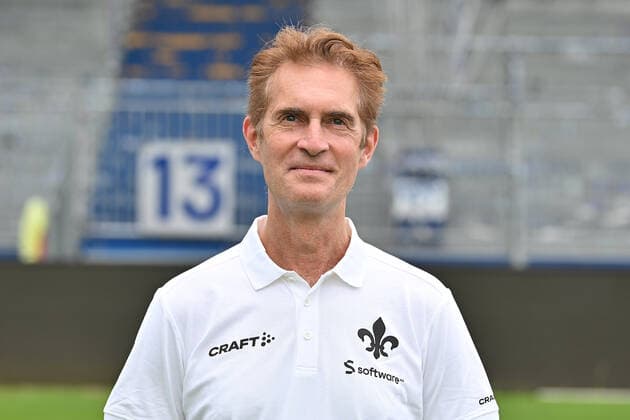 29.06.2022, xfux, Fussball 2.Bundesliga, SV Darmstadt 98 Fototermin Porträttermin 2022 23 xptt, emonline, emspor, v.l. Mannschaftsarzt Dr. Ingo Schwinnen, SV Darmstadt 98, 2.BL, Porträttermin 2022 2023 (DFL DFB REGULATIONS PROHIBIT ANY USE OF PHOTOGRAPHS as IMAGE SEQUENCES and or QUASI-VIDEO) Darmstadt
