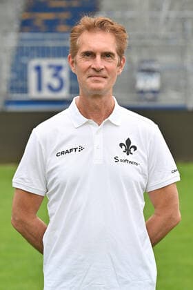 29.06.2022, xfux, Fussball 2.Bundesliga, SV Darmstadt 98 Fototermin Porträttermin 2022 23 xptt, emonline, emspor, v.l. Mannschaftsarzt Dr. Ingo Schwinnen, SV Darmstadt 98, 2.BL, Porträttermin 2022 2023 (DFL DFB REGULATIONS PROHIBIT ANY USE OF PHOTOGRAPHS as IMAGE SEQUENCES and or QUASI-VIDEO) Darmstadt