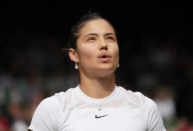 Sport Themen der Woche KW26 Sport Bilder des Tages Great Britain s Emma Raducanu in action against French Caroline Garcia on day three of the 2022 Wimbledon championships in London on Wednesday, June 29,2022. Garcia won the match 6-3,6-3.  LON2022062953 HUGOxPHILPOTT