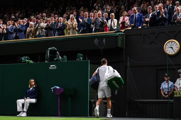 Mandatory Credit: Photo by James Veysey Shutterstock (13008248gu) Andy Murray waves goodbye to the Centre Court crowd after defeat in his second round match Wimbledon Tennis Championships, Day 3, The All England Lawn Tennis and Croquet Club, London, UK - 29 Jun 2022 Wimbledon Tennis Championships, Day 3, The All England Lawn Tennis and Croquet Club, London, UK - 29 Jun 2022  Copyright: xJamesxVeysey Shutterstockx 13008248gu