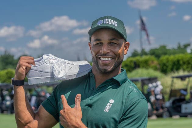 NY: Icons Series Inaugural Event & press conference, PK, Pressekonferenz Golden Tate holding Nike golf sneakers attends Icons Series Inaugural Event & Press Conference at Liberty National Golf Club Jersey City New Jersey United States Copyright: LevxRadin