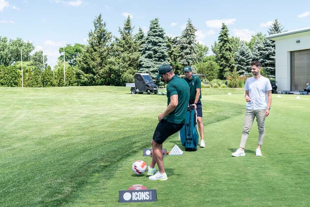 NY: Icons Series Inaugural Event & press conference, PK, Pressekonferenz Harry Kane kicks football during Icons Series Inaugural Event & Press Conference at Liberty National Golf Club Jersey City New Jersey United States Copyright: LevxRadin