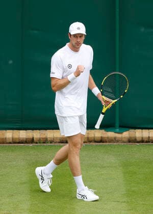 Botic van de Zandschulp macht die Faust und jubelt, Jubel, Freude, Emotion Tennis - Wimbledon 2022 - Grand Slam ITF ATP, Tennis Herren WTA, Tennis Damen - AELTC - London - - Great Britain - 30 June 2022. Copyright: xJuergenxHasenkopfx