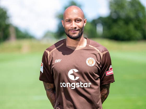 Christopher Avevor (St.Pauli) 28.06.22, Hamburg, FC St.Pauli Mediaday, Fussball, GER, Saison 2022 2023, 2. Bundesliga, Portraittermin DFL REGULATIONS PROHIBIT ANY USE OF PHOTOGRAPHS as IMAGE SEQUENCES and or QUASI-VIDEO. Â