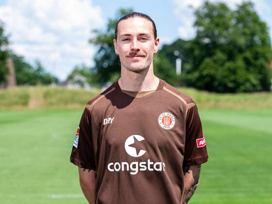 Jackson Irvine (St.Pauli) 28.06.22, Hamburg, FC St.Pauli Mediaday, Fussball, GER, Saison 2022 2023, 2. Bundesliga, Portraittermin DFL REGULATIONS PROHIBIT ANY USE OF PHOTOGRAPHS as IMAGE SEQUENCES and or QUASI-VIDEO. Â *** Jackson Irvine St Pauli 28 06 22, Hamburg, FC St Pauli Mediaday, Football, GER, season 2022 2023, 2 Bundesliga, pre-season, team photo and portrait appointment DFL REGULATES PROHIBIT ANY USE OF PHOTOGRAPHS as IMAGE SEQUENCES and or QUASI VIDEO Â