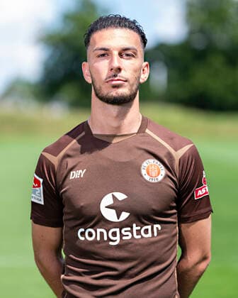 Leart Paqarada (St.Pauli) 28.06.22, Hamburg, FC St.Pauli Mediaday, Fussball, GER, Saison 2022 2023, 2. Bundesliga, Portraittermin DFL REGULATIONS PROHIBIT ANY USE OF PHOTOGRAPHS as IMAGE SEQUENCES and or QUASI-VIDEO. Â