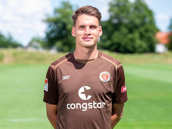 Luca-Milan Zander (St.Pauli) 28.06.22, Hamburg, FC St.Pauli Mediaday, Fussball, GER, Saison 2022 2023, 2. Bundesliga, Portraittermin DFL REGULATIONS PROHIBIT ANY USE OF PHOTOGRAPHS as IMAGE SEQUENCES and or QUASI-VIDEO. Â