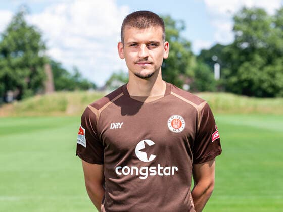 Adam Dzwigata (St.Pauli) 28.06.22, Hamburg, FC St.Pauli Mediaday, Fussball, GER, Saison 2022 2023, 2. Bundesliga, Portraittermin DFL REGULATIONS PROHIBIT ANY USE OF PHOTOGRAPHS as IMAGE SEQUENCES and or QUASI-VIDEO. Â