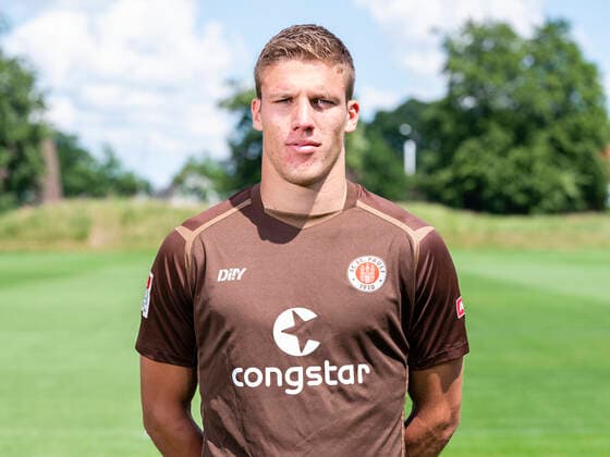 Jakov Medic (St.Pauli) 28.06.22, Hamburg, FC St.Pauli Mediaday, Fussball, GER, Saison 2022 2023, 2. Bundesliga, Portraittermin DFL REGULATIONS PROHIBIT ANY USE OF PHOTOGRAPHS as IMAGE SEQUENCES and or QUASI-VIDEO. Â