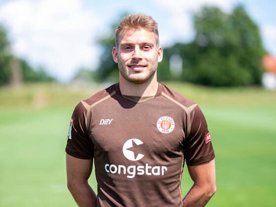 Lars Ritzka (St.Pauli) 28.06.22, Hamburg, FC St.Pauli Mediaday, Fussball, GER, Saison 2022 2023, 2. Bundesliga, Portraittermin DFL REGULATIONS PROHIBIT ANY USE OF PHOTOGRAPHS as IMAGE SEQUENCES and or QUASI-VIDEO. Â