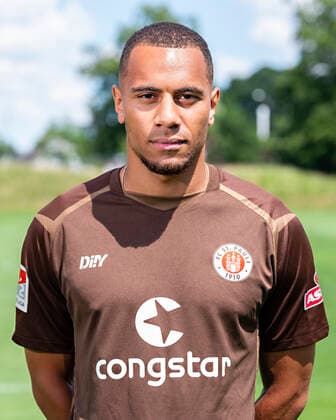Etienne Amenyido (St.Pauli) 28.06.22, Hamburg, FC St.Pauli Mediaday, Fussball, GER, Saison 2022 2023, 2. Bundesliga, Portraittermin DFL REGULATIONS PROHIBIT ANY USE OF PHOTOGRAPHS as IMAGE SEQUENCES and or QUASI-VIDEO. Â