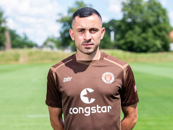 Manolis Saliakas (St.Pauli) 28.06.22, Hamburg, FC St.Pauli Mediaday, Fussball, GER, Saison 2022 2023, 2. Bundesliga, Portraittermin DFL REGULATIONS PROHIBIT ANY USE OF PHOTOGRAPHS as IMAGE SEQUENCES and or QUASI-VIDEO. Â