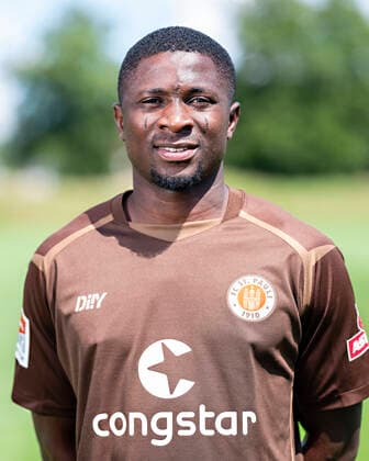 Afeez Aremu (St.Pauli) 28.06.22, Hamburg, FC St.Pauli Mediaday, Fussball, GER, Saison 2022 2023, 2. Bundesliga, Portraittermin DFL REGULATIONS PROHIBIT ANY USE OF PHOTOGRAPHS as IMAGE SEQUENCES and or QUASI-VIDEO. Â
