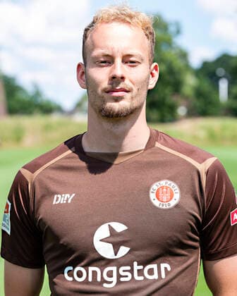 Carlo Boukhalfa (St.Pauli) 28.06.22, Hamburg, FC St.Pauli Mediaday, Fussball, GER, Saison 2022 2023, 2. Bundesliga, Portraittermin DFL REGULATIONS PROHIBIT ANY USE OF PHOTOGRAPHS as IMAGE SEQUENCES and or QUASI-VIDEO. Â