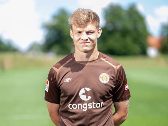 David Nemeth (St.Pauli) 28.06.22, Hamburg, FC St.Pauli Mediaday, Fussball, GER, Saison 2022 2023, 2. Bundesliga, Portraittermin DFL REGULATIONS PROHIBIT ANY USE OF PHOTOGRAPHS as IMAGE SEQUENCES and or QUASI-VIDEO. Â