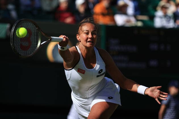 Tennis - Wimbledon (Day 4) 30th June 2022 - Tennis - Wimbledon (Day 4) - Lesley Pattinama Kerkhove (NED) in action against Iga Swiatek (POL) during their Ladies Singles 2nd Round match - Photo: Simon Stacpoole Offside. London UK Copyright: xSimonxStacpoolexOffside