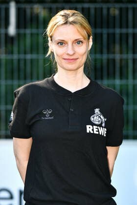 Mannschaftsärztin Dr. Bettina Kuper ; 1. FC Köln; 1.BL, Porträttermin 2022 2023