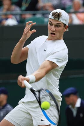 Tennis - Wimbledon (Day 4) 30th June 2022 - Tennis - Wimbledon (Day 4) - Jack Draper (GBR) in action against Alex De Minaur (AUS) in their Gentlemen s Singles 2nd Round match - Photo: Simon Stacpoole Offside. London UK Copyright: xSimonxStacpoolexOffside