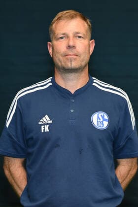 Trainer Frank Kramer; FC Schalke 04; 1.BL, Porträttermin 2022 2023 Gelsenkirchen Nordrhein-Westfalen Deutschland