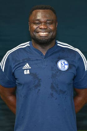 Gerald Asamoah; FC Schalke 04; 1.BL, Porträttermin 2022 2023 Gelsenkirchen Nordrhein-Westfalen Deutschland