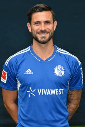 Danny Latza; FC Schalke 04; 1.BL, Porträttermin 2022 2023 Gelsenkirchen Nordrhein-Westfalen Deutschland