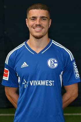 Blendi Idrizi; FC Schalke 04; 1.BL, Porträttermin 2022 2023 Gelsenkirchen Nordrhein-Westfalen Deutschland