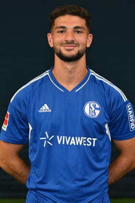 Kerim Calhanoglu; FC Schalke 04; 1.BL, Porträttermin 2022 2023 Gelsenkirchen Nordrhein-Westfalen Deutschland