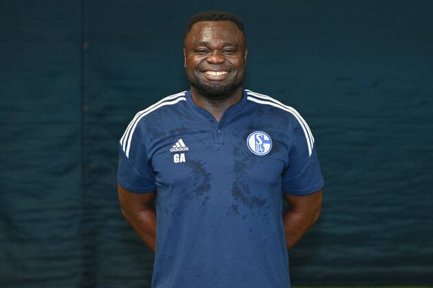 Gerald Asamoah; FC Schalke 04; 1.BL, Porträttermin 2022 2023 Gelsenkirchen Nordrhein-Westfalen Deutschland