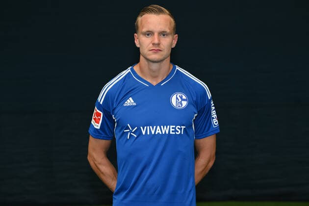 Marius Lode; FC Schalke 04; 1.BL, Porträttermin 2022 2023 Gelsenkirchen Nordrhein-Westfalen Deutschland