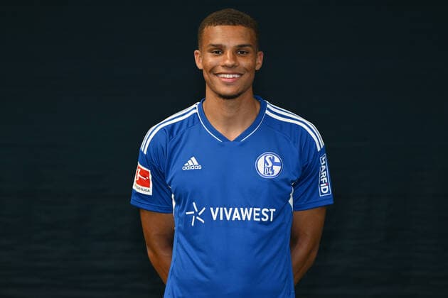 Malick Thiaw; FC Schalke 04; 1.BL, Porträttermin 2022 2023 Gelsenkirchen Nordrhein-Westfalen Deutschland