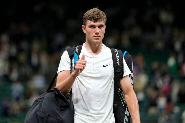 Mandatory Credit: Photo by Dave Shopland Shutterstock (13010728fb) Jack Draper walks off court after losing his 2nd round match Wimbledon Tennis Championships, Day 4, The All England Lawn Tennis and Croquet Club, London, UK - 30 Jun 2022 Wimbledon Tennis Championships, Day 4, The All England Lawn Tennis and Croquet Club, London, UK - 30 Jun 2022  Copyright: xDavexShopland Shutterstockx 13010728fb