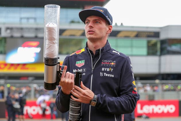 FORMULA 1 LENOVO BRITISH GRAND PRIX 2022, 30 2022 Max Verstappen 1 (NED), HONDA Red Bull Racing RB18 t shirt gun into crowd fans during the FORMULA 1 LENOVO BRITISH GRAND PRIX at Silverstone Circuit, Silverstone, United Kingdom on 30 June 2022 Editorial Use Only Copyright: xPhilxDuncanx ESM-0553-0016