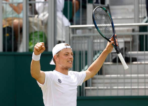 Tim Van Rijthofen jubelt nach dem Sieg, Jubel, Freude, Emotion Tennis - Wimbledon 2022 - Grand Slam ITF ATP, Tennis Herren WTA, Tennis Damen - AELTC - London - - Great Britain - 1 July 2022. Copyright: xJuergenxHasenkopfx