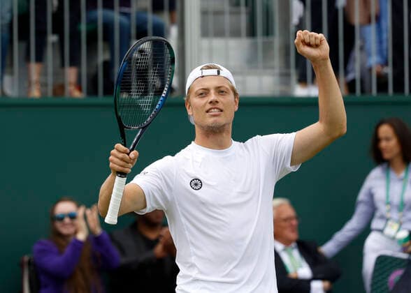 Tim Van Rijthofen jubelt nach dem Sieg, Jubel, Freude, Emotion Tennis - Wimbledon 2022 - Grand Slam ITF ATP, Tennis Herren WTA, Tennis Damen - AELTC - London - - Great Britain - 1 July 2022. Copyright: xJuergenxHasenkopfx