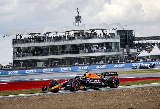 SILVERSTONE - Max Verstappen (Oracle Red Bull Racing) during 1st practice session leading up to the F1 Grand Prix of Great Britain at Silverstone on July 1, 2022 in Silverstone, England. REMKO DE WAAL F1 Grand Prix of Great Britain - Practice 1 2022 xVIxANPxSportx xxANPxIVx