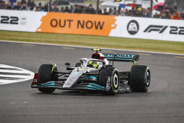 44 HAMILTON Lewis (gbr), Mercedes AMG F1 Team W13, action during the Formula 1 Lenovo British Grand Prix 2022, 10th round of the 2022 FIA Formula One World Championship, WM, Weltmeisterschaft on the Silverstone Circuit, from July 1 to 3, 2022 in Silverstone, United Kingdom - F1 - BRITISH GRAND PRIX 2022 DPPI Panoramic  00122024__B3_6725