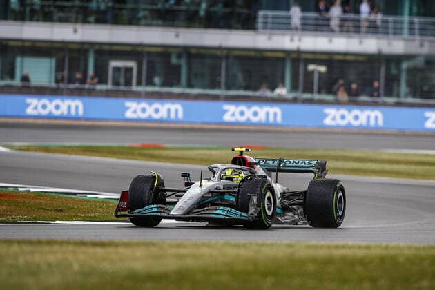 44 HAMILTON Lewis (gbr), Mercedes AMG F1 Team W13, action during the Formula 1 Lenovo British Grand Prix 2022, 10th round of the 2022 FIA Formula One World Championship, WM, Weltmeisterschaft on the Silverstone Circuit, from July 1 to 3, 2022 in Silverstone, United Kingdom - F1 - BRITISH GRAND PRIX 2022 DPPI Panoramic  00122024__B3_6989