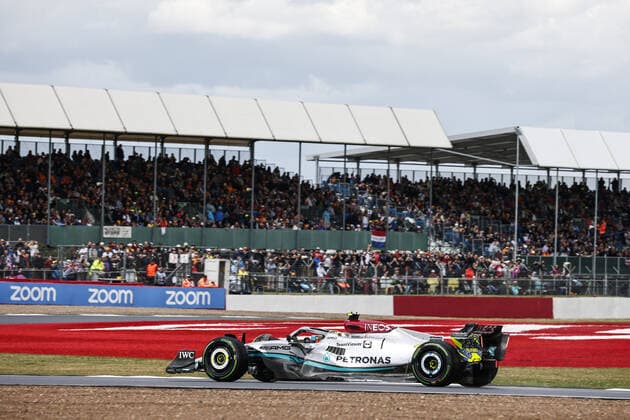 44 HAMILTON Lewis (gbr), Mercedes AMG F1 Team W13, action during the Formula 1 Lenovo British Grand Prix 2022, 10th round of the 2022 FIA Formula One World Championship, WM, Weltmeisterschaft on the Silverstone Circuit, from July 1 to 3, 2022 in Silverstone, United Kingdom - F1 - BRITISH GRAND PRIX 2022 DPPI Panoramic  00122024__R5_4616
