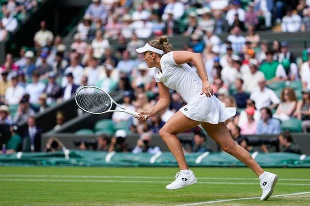 Mandatory Credit: Photo by Dave Shopland Shutterstock (13010735bj) Elise Mertens during her third round match Wimbledon Tennis Championships, Day 5, The All England Lawn Tennis and Croquet Club, London, UK - 01 Jul 2022 Wimbledon Tennis Championships, Day 5, The All England Lawn Tennis and Croquet Club, London, UK - 01 Jul 2022  Copyright: xDavexShopland Shutterstockx 13010735bj
