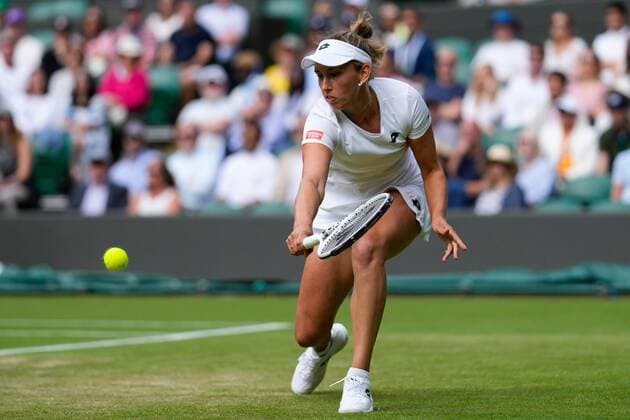 Mandatory Credit: Photo by Dave Shopland Shutterstock (13010735cg) Elise Mertens during her third round match Wimbledon Tennis Championships, Day 5, The All England Lawn Tennis and Croquet Club, London, UK - 01 Jul 2022 Wimbledon Tennis Championships, Day 5, The All England Lawn Tennis and Croquet Club, London, UK - 01 Jul 2022  Copyright: xDavexShopland Shutterstockx 13010735cg