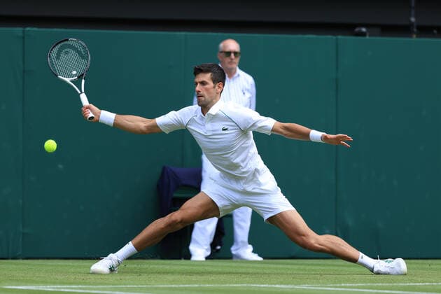 Sport Bilder des Tages Tennis - Wimbledon (Day 5) 1st July 2022 - Tennis - Wimbledon (Day 5) - Novak Djokovic (SRB) in action against Miomir Kecmanovic (SRB) during their Gentlemen s Singles 3rd Round match - Photo: Simon Stacpoole Offside. London UK Copyright: xSimonxStacpoolexOffside