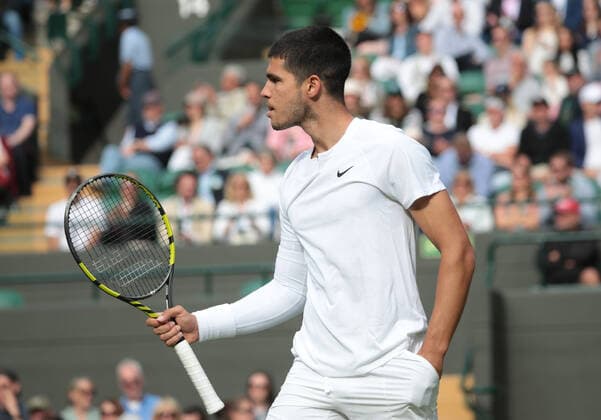 Spain s Carlos Alcaraz in action in his third round match against Germany s Oscar Otte on day five of the 2022 Wimbledon championships in London on Friday, July 01, 2022.  LON202207059 HUGOxPHILPOTT