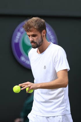 Tennis - Wimbledon (Day 5) 1st July 2022 - Tennis - Wimbledon (Day 5) - Oscar Otte (GER) looks on during his Gentlemen s Singles 3rd Round match against Carlos Alcaraz (ESP) - Photo: Simon Stacpoole Offside. London UK Copyright: xSimonxStacpoolexOffside