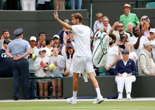Oscar Otte verlaesst den Platz nach seiner Niederlage Tennis - Wimbledon 2022 - Grand Slam ITF ATP, Tennis Herren WTA, Tennis Damen - AELTC - London - - Great Britain - 1 July 2022. Copyright: xJuergenxHasenkopfx